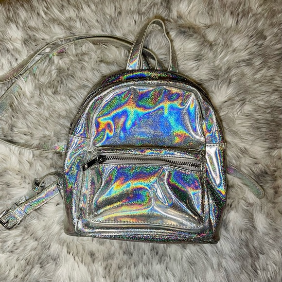 Holographic Silver Mini Backpack 🌈 - Picture 4 of 7